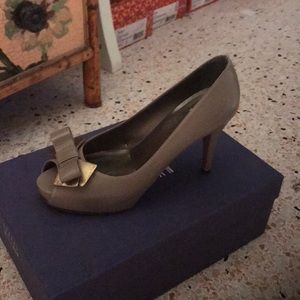 Stuart Weitzman grey shoes